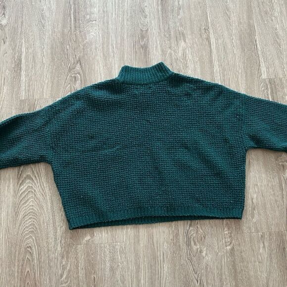 Hollister Cropped Sweater - Picture 8 of 9